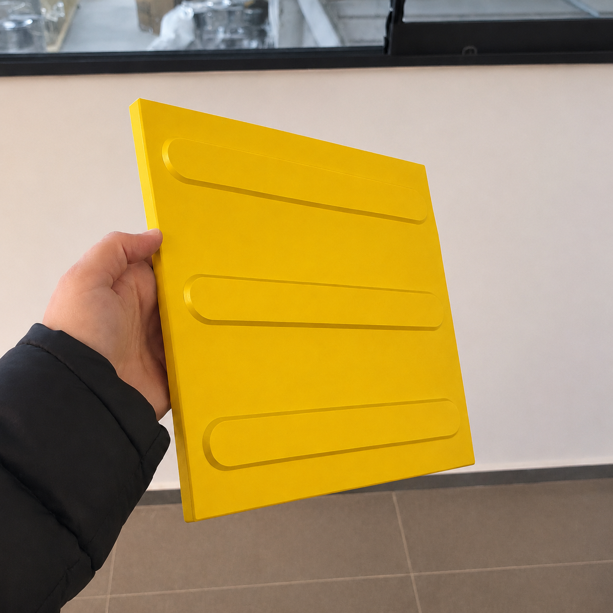 Miniatura 1 de Piso Tátil Direcional Argamassado Amarelo 250x250x12 TPE